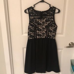 Lace detailed dress